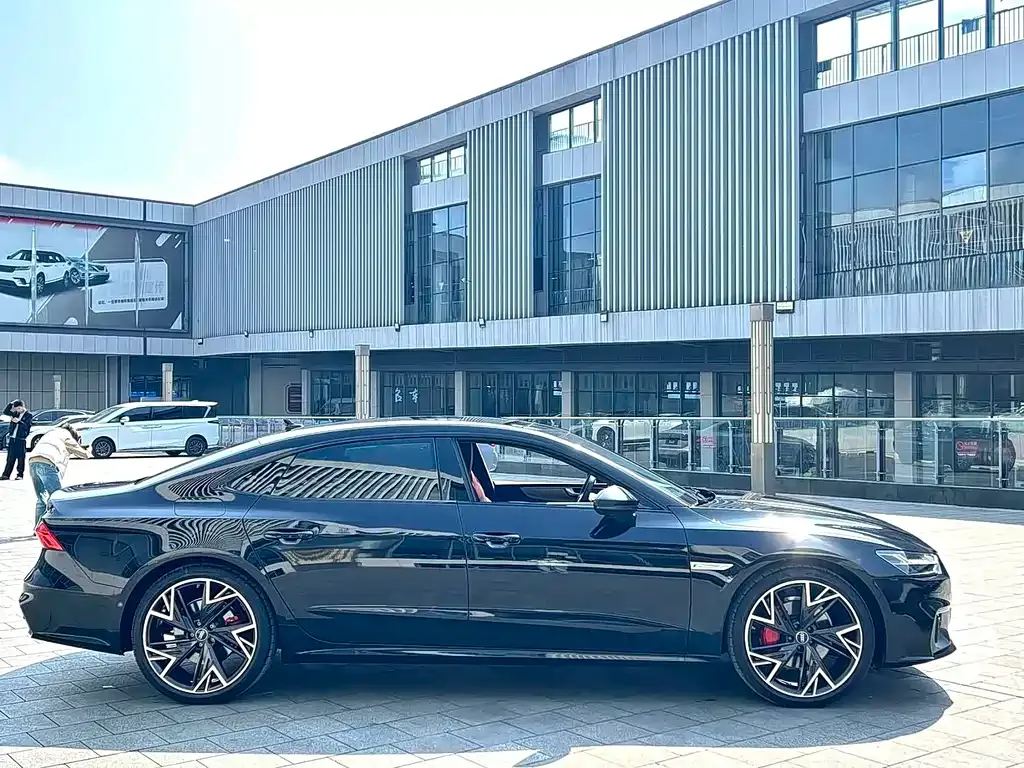 Audi A7L 2024 из CN, фото 2