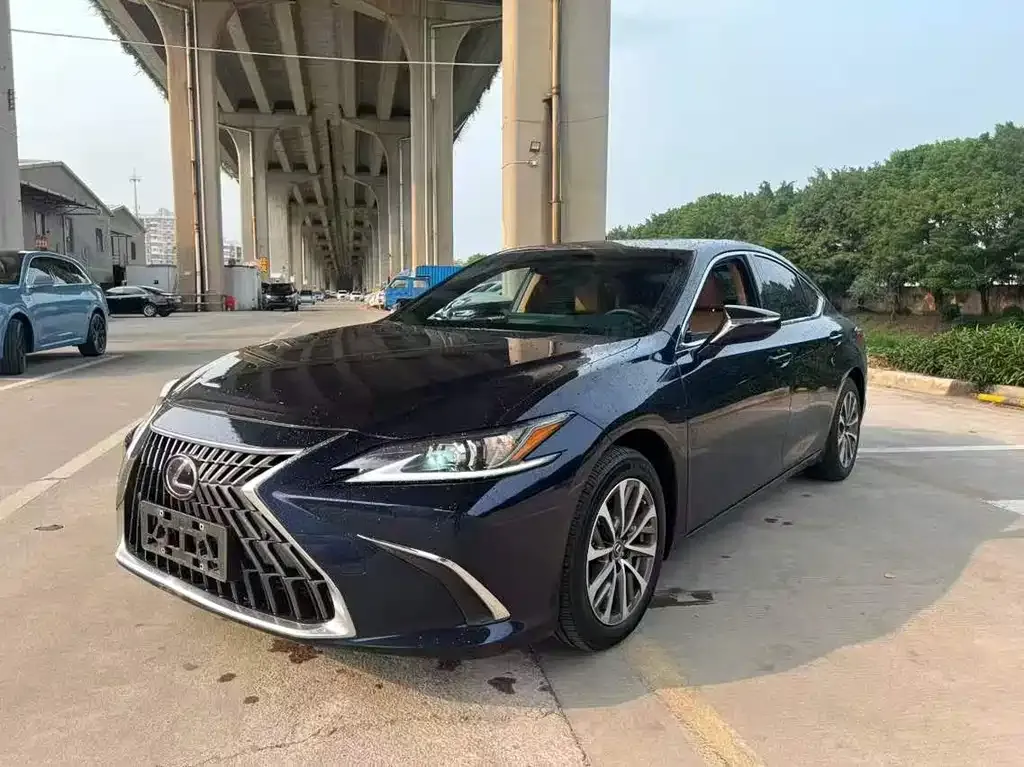Lexus ES — фото 1