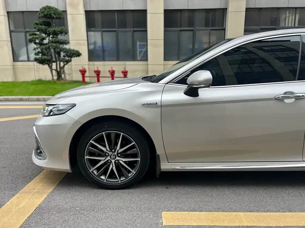 Toyota Camry — фото 7