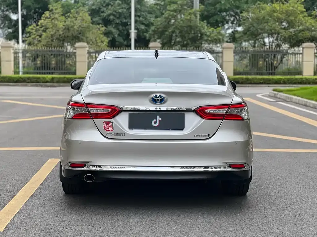Toyota Camry — фото 5