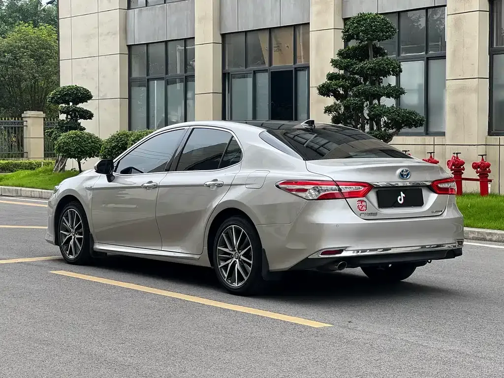 Toyota Camry — фото 10