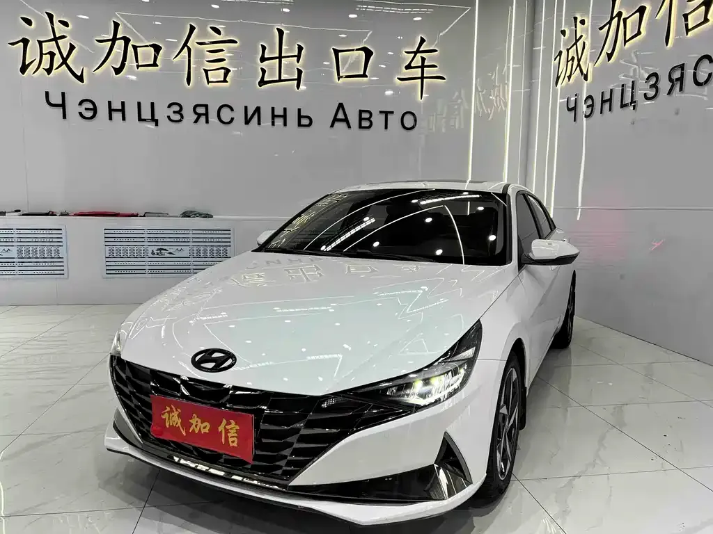 Hyundai Elantra — фото 1