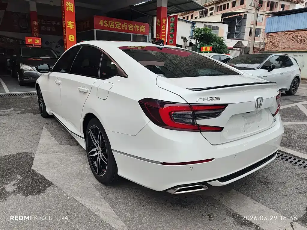 Honda Accord — фото 10