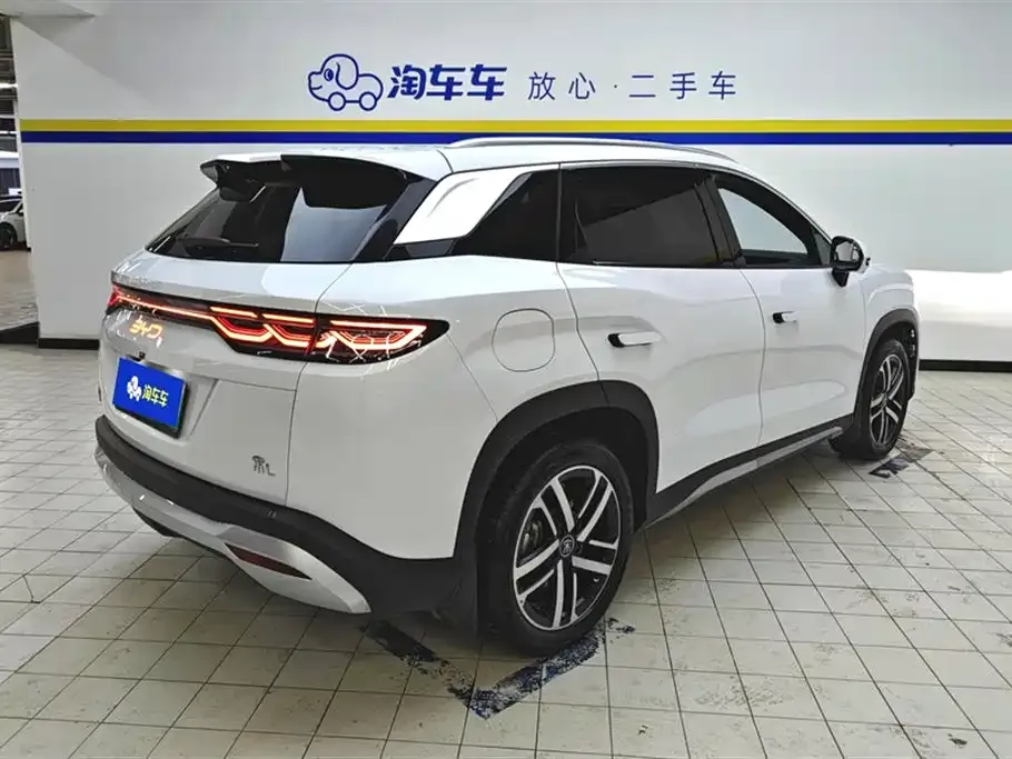 BYD L DM-i — фото 7
