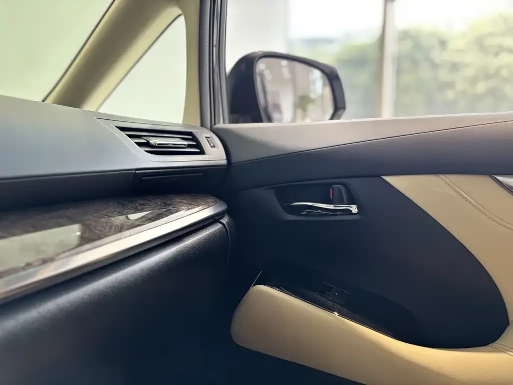 Toyota Vellfire — фото 5