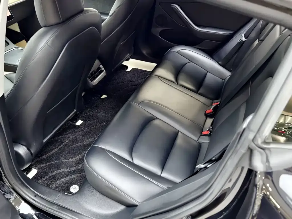 Tesla Model 3 — фото 9