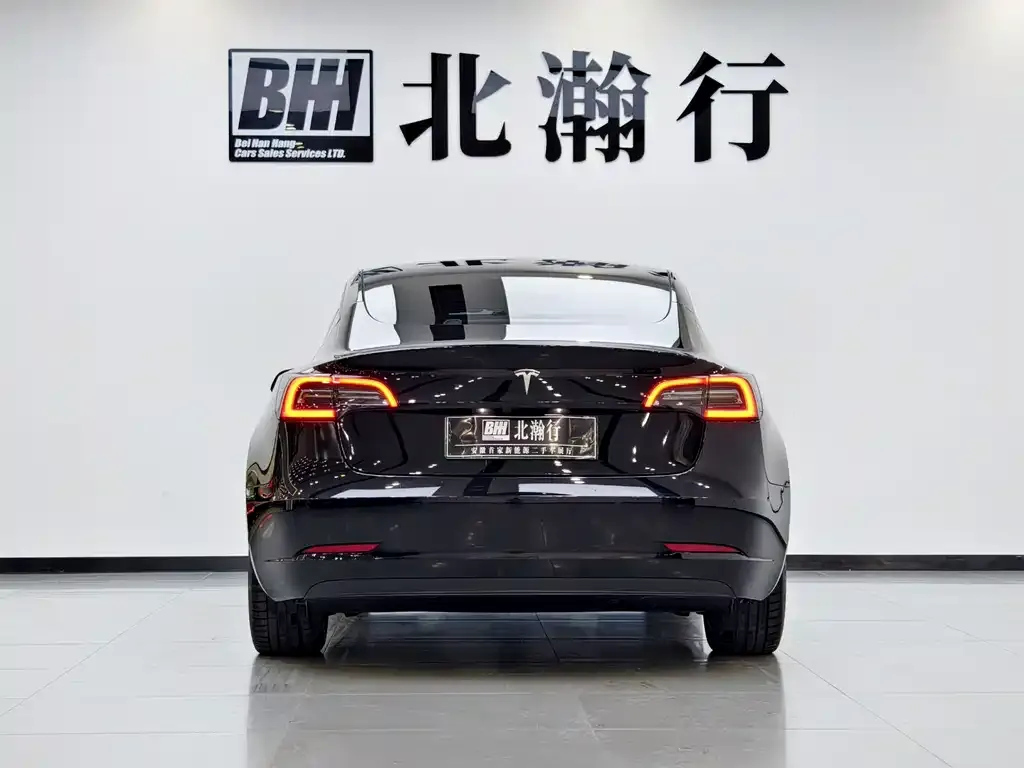 Tesla Model 3 — фото 3