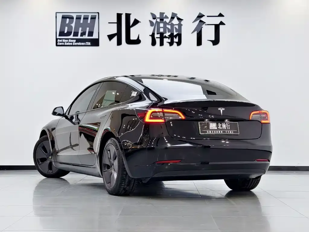 Tesla Model 3 — фото 4