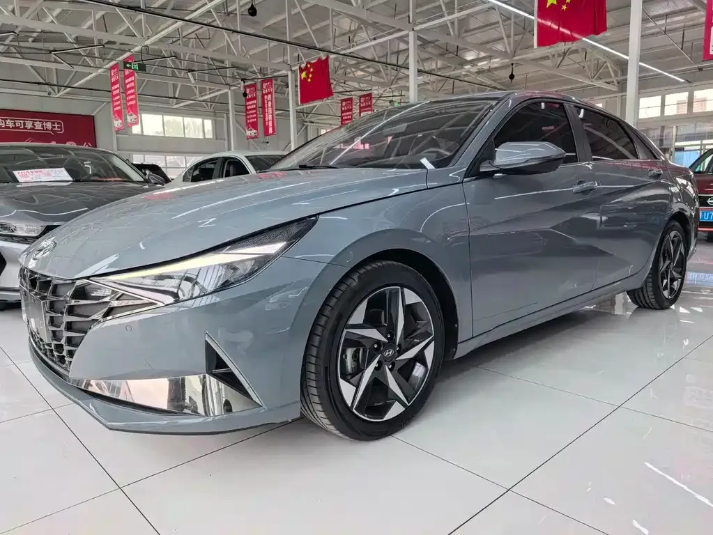 Hyundai Elantra — фото 1