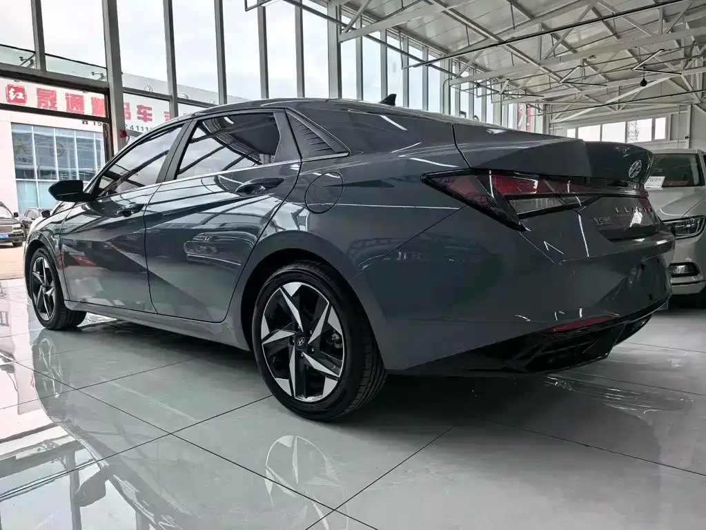 Hyundai Elantra — фото 10