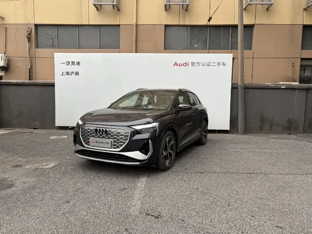 Audi Q4 e-tron — фото 1
