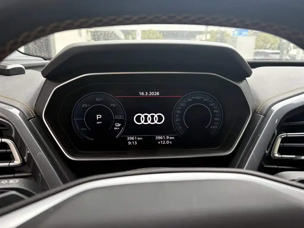 Audi Q4 e-tron — фото 2