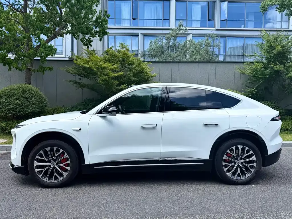 NIO EC6 — фото 8
