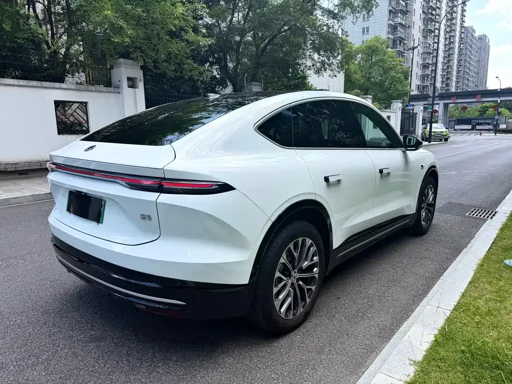 NIO EC6 — фото 10