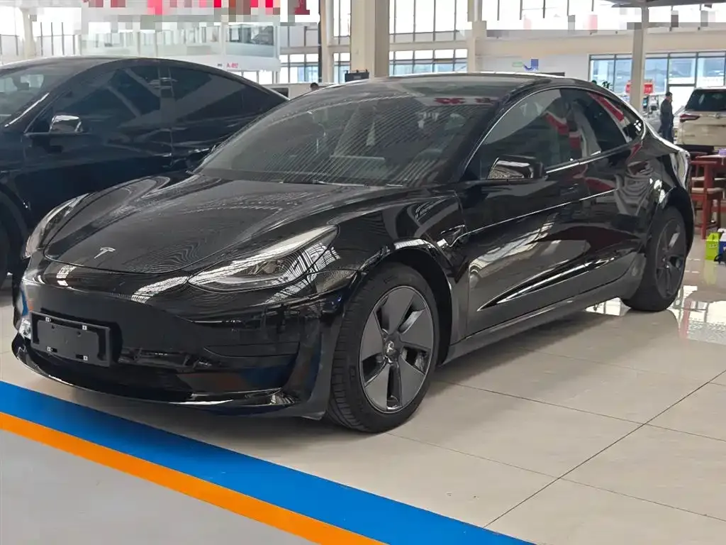 Tesla Model 3 — фото 1