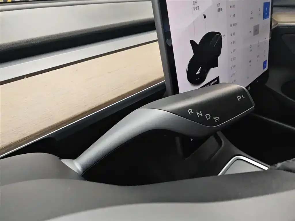 Tesla Model 3 — фото 5