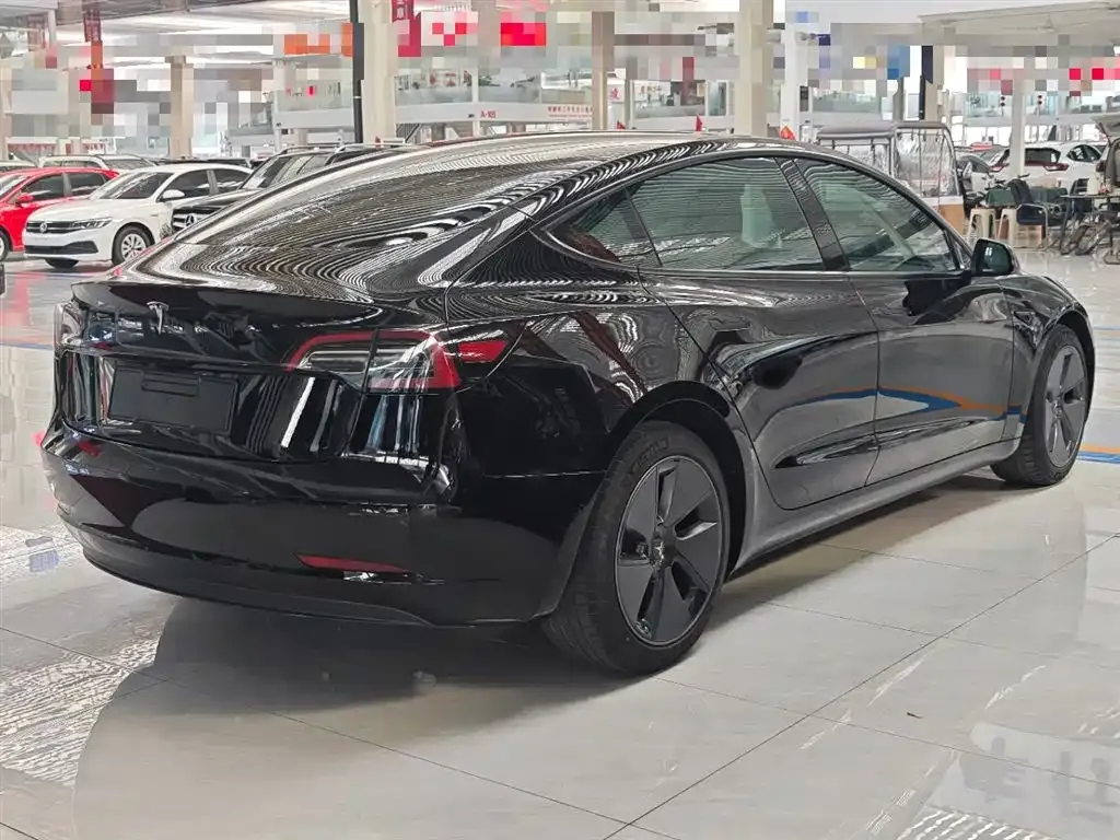 Tesla Model 3 — фото 10