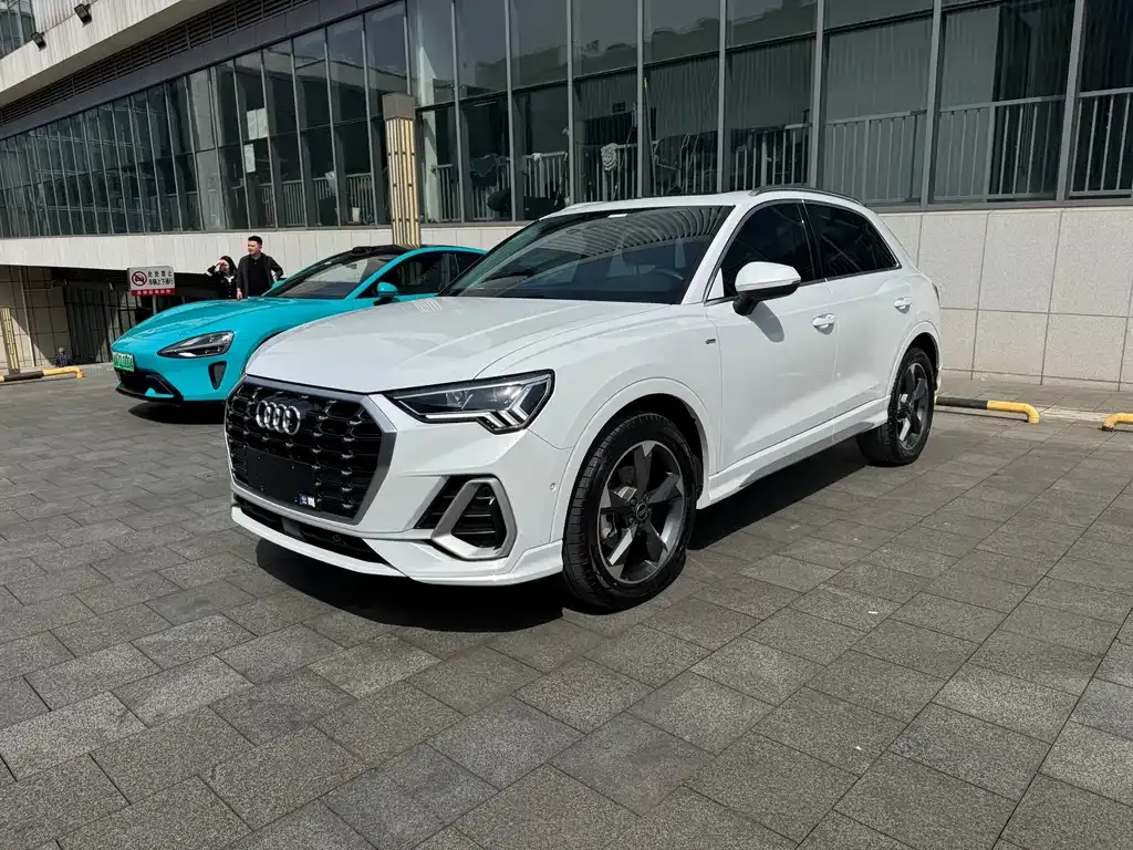 Audi Q3 — фото 1