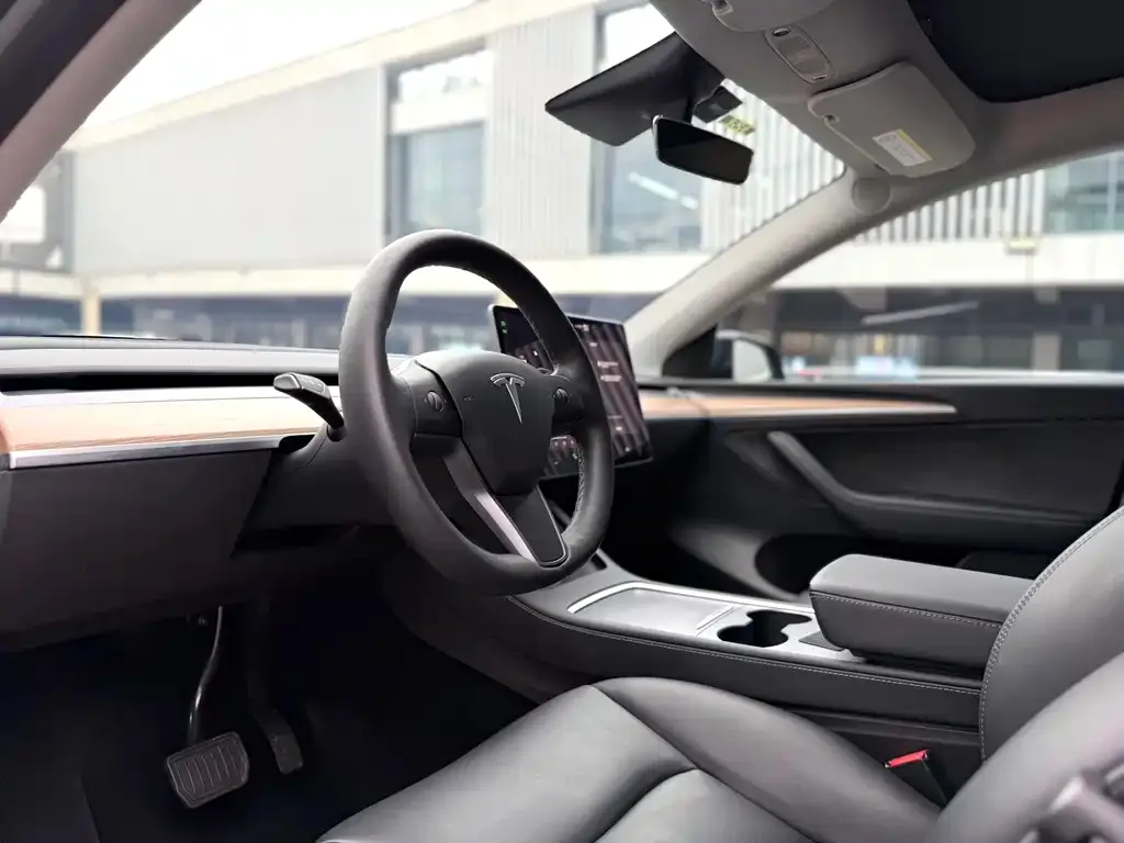 Tesla Model Y — фото 7