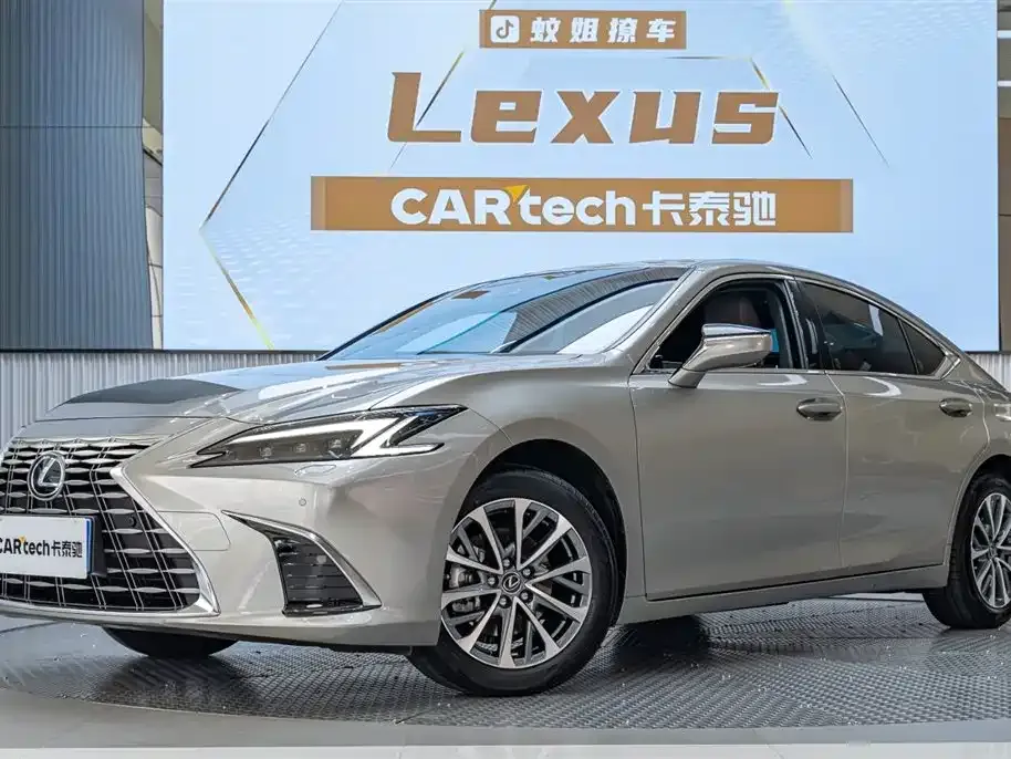 Lexus ES — фото 1