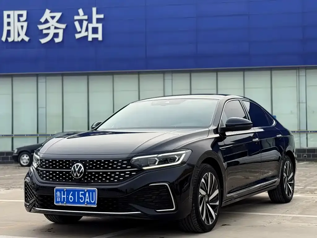 Volkswagen Passat — фото 1