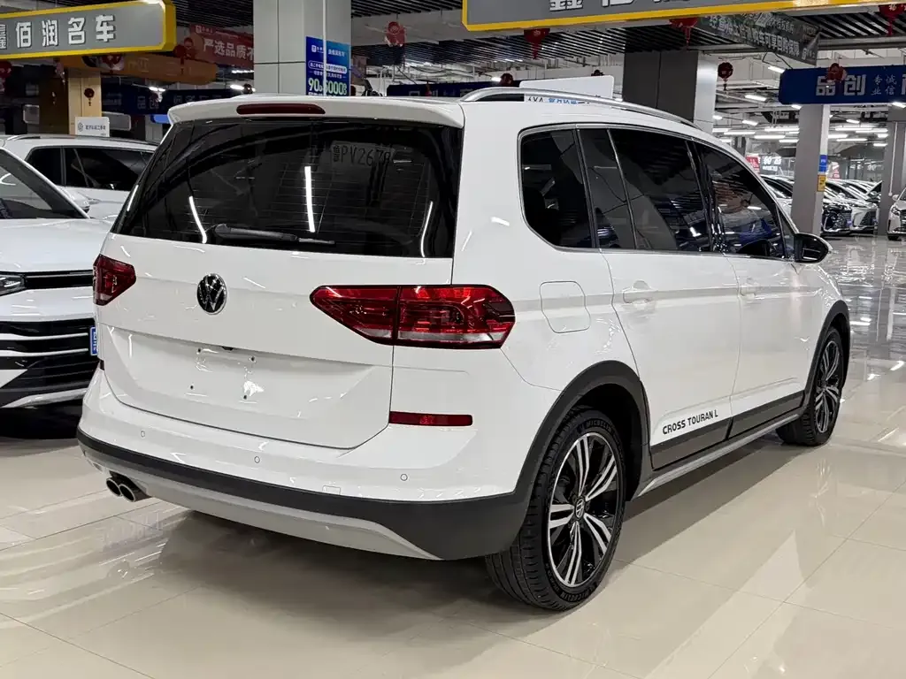 Volkswagen Touran 2022 из CN, фото 3