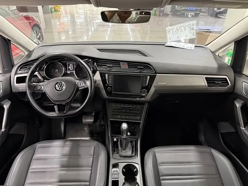 Volkswagen Touran 2022 из CN, фото 6