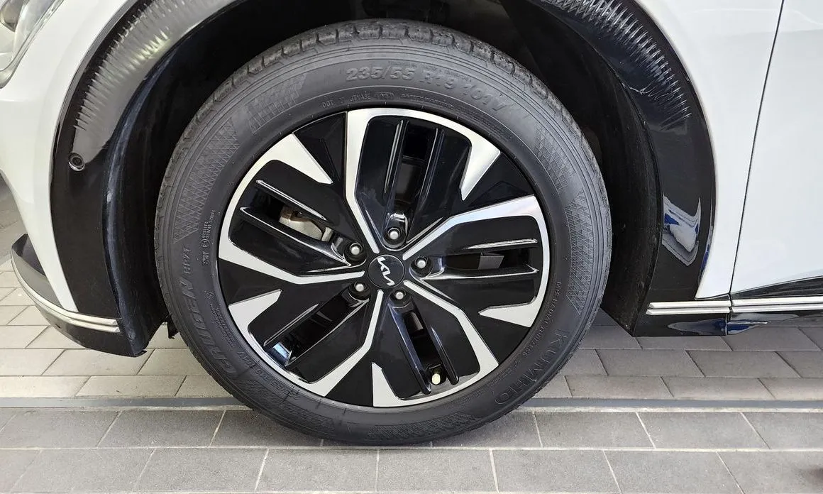 Kia EV6 — фото 8