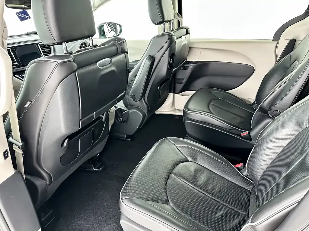 Chrysler Grand Voyager PHEV (Import) 2025 из CN, фото 10