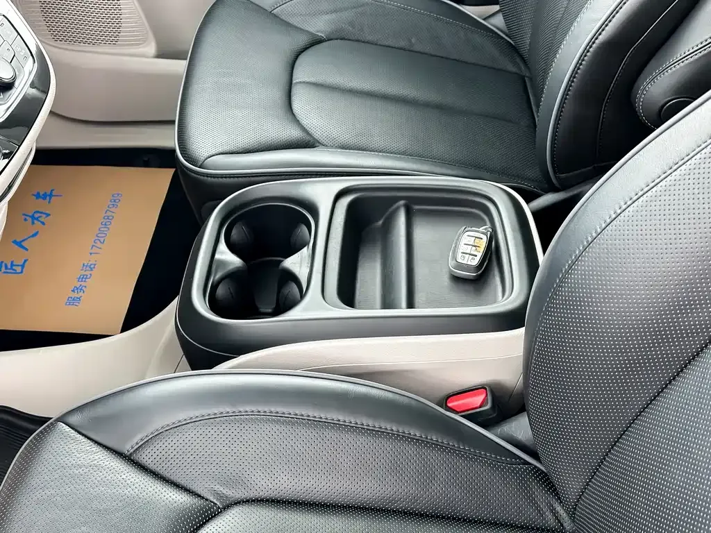 Chrysler Grand Voyager PHEV (Import) 2025 из CN, фото 9