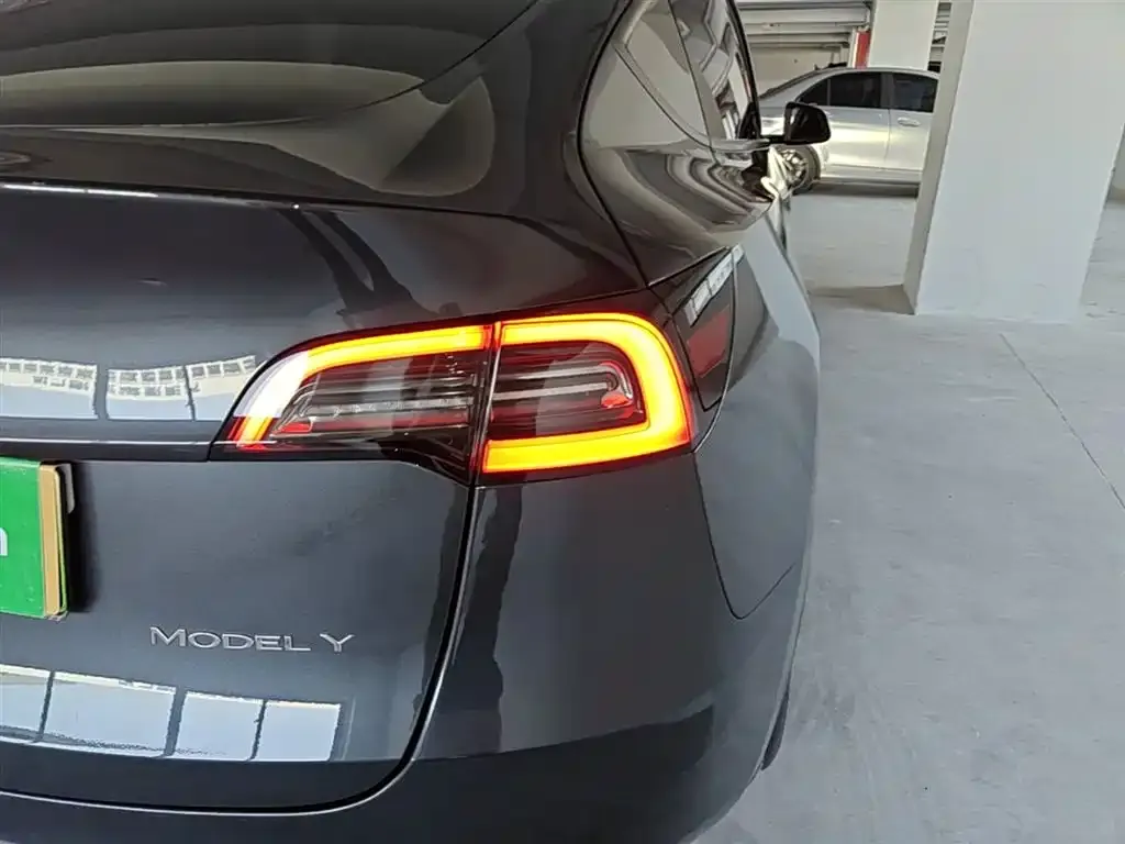 Tesla Model Y — фото 7