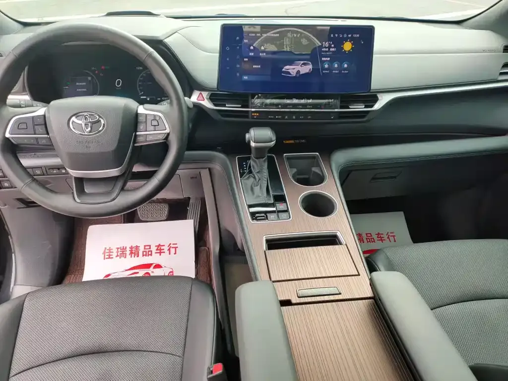 Toyota Granvia — фото 9