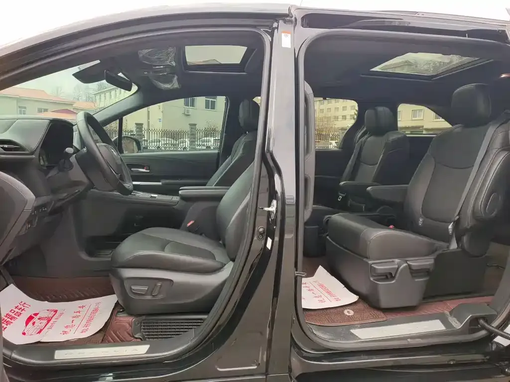 Toyota Granvia — фото 7