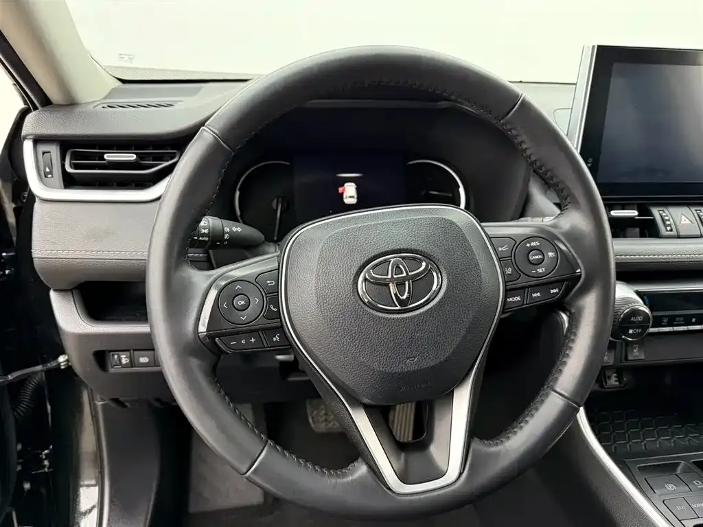 Toyota RAV4 — фото 2