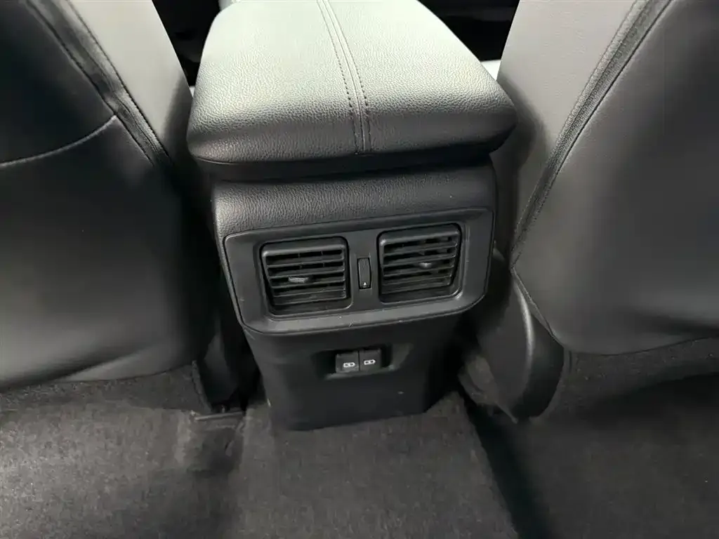 Toyota RAV4 — фото 6