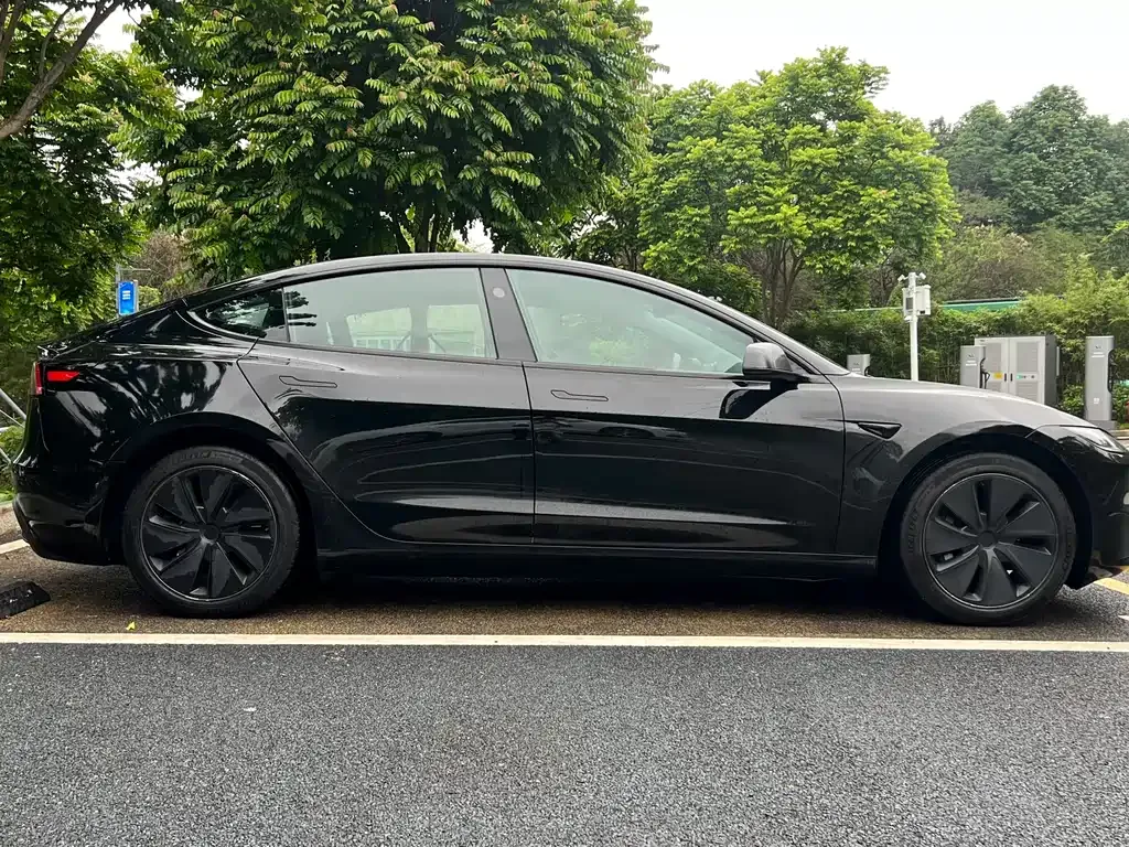 Tesla Model 3 — фото 6