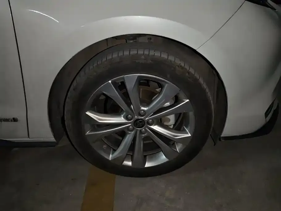 Toyota Sienna — фото 2