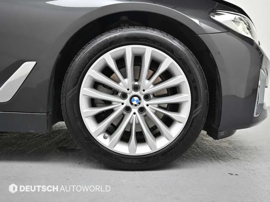 BMW 5-Series 2023 из KR, фото 2