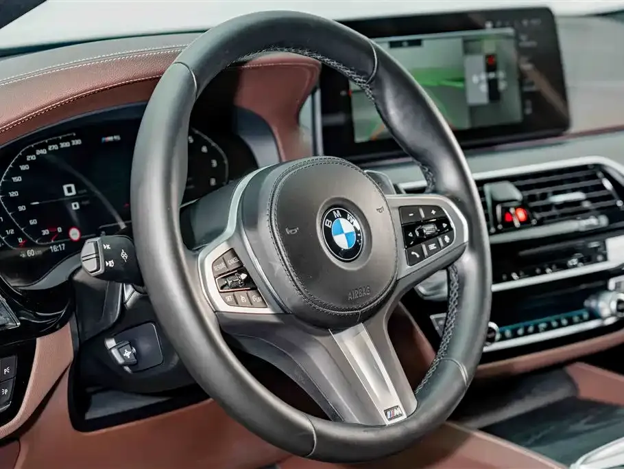 BMW 5 Series — фото 10