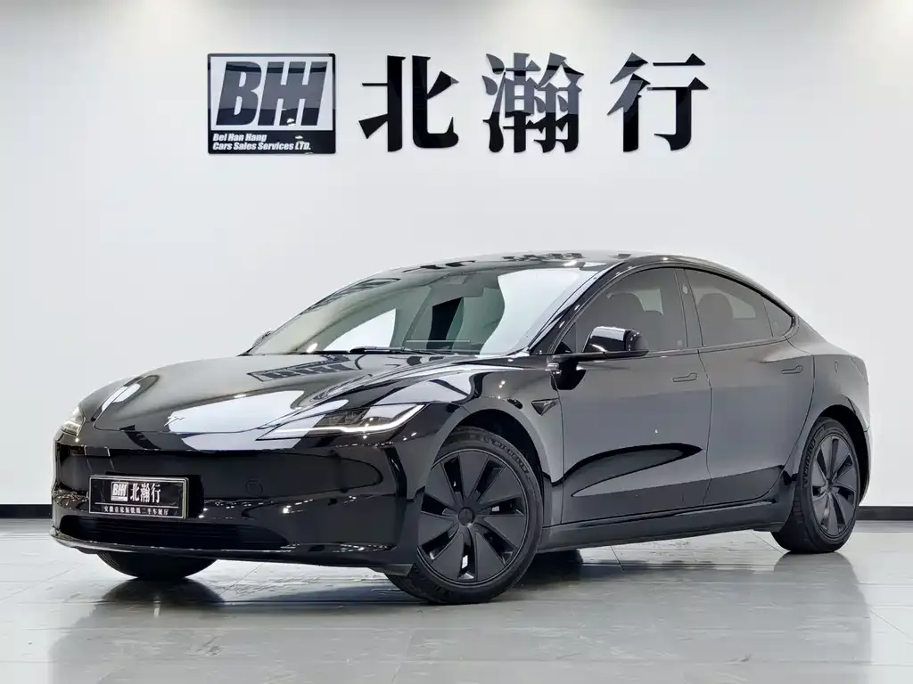 Tesla Model 3 — фото 1
