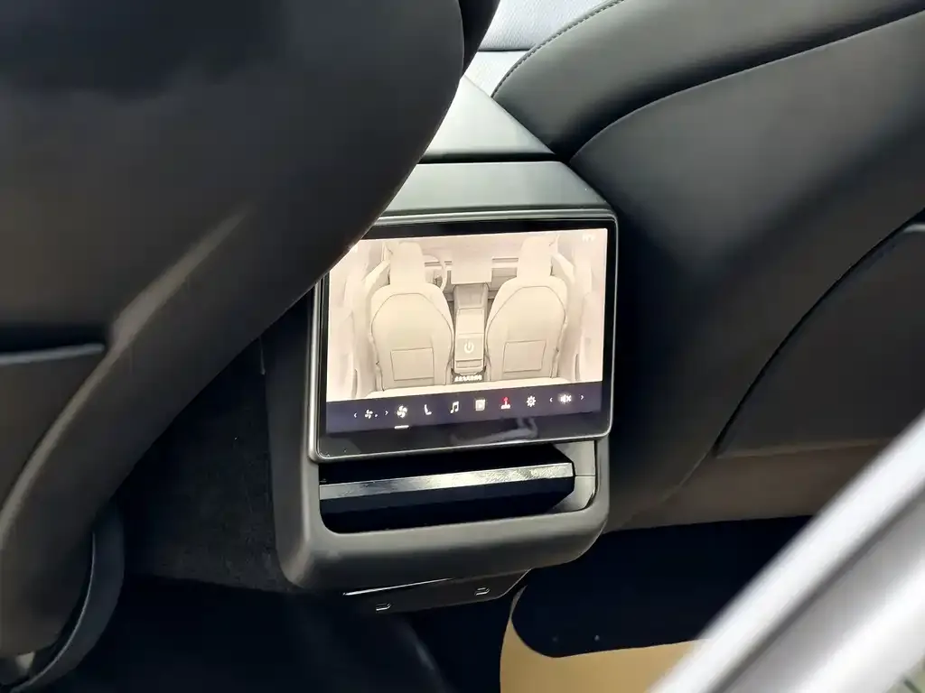 Tesla Model 3 — фото 3