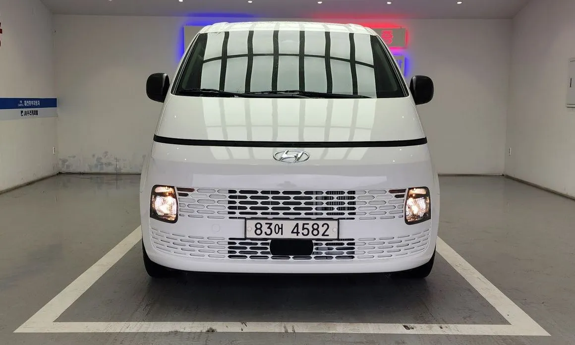 Hyundai Staria — фото 1