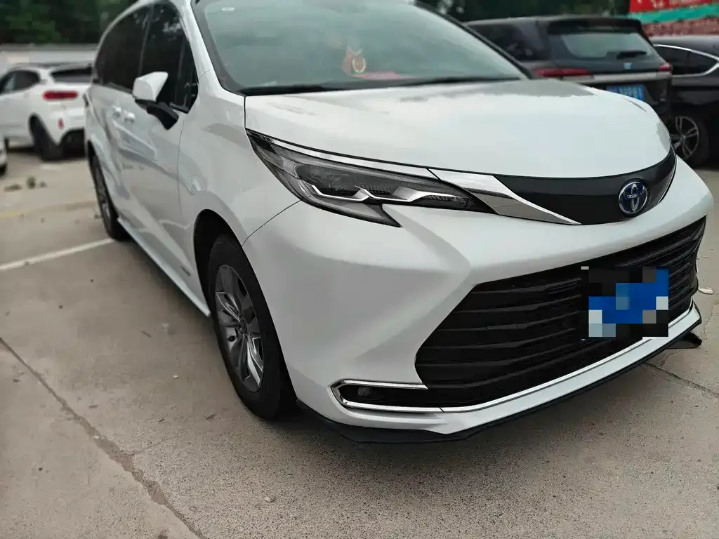 Toyota Sienna — фото 4