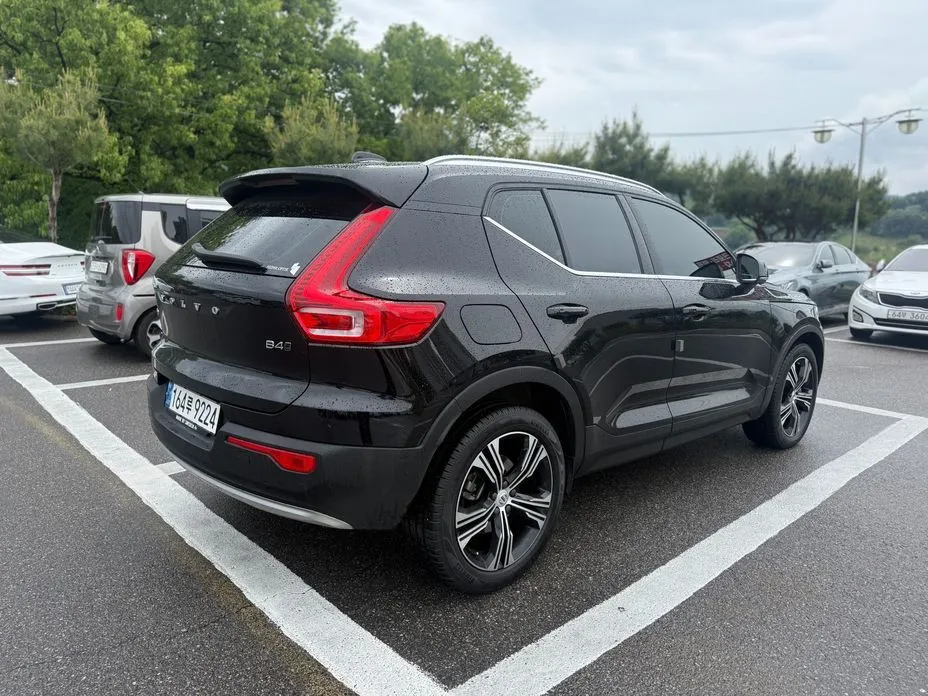 Volvo XC40 — фото 9