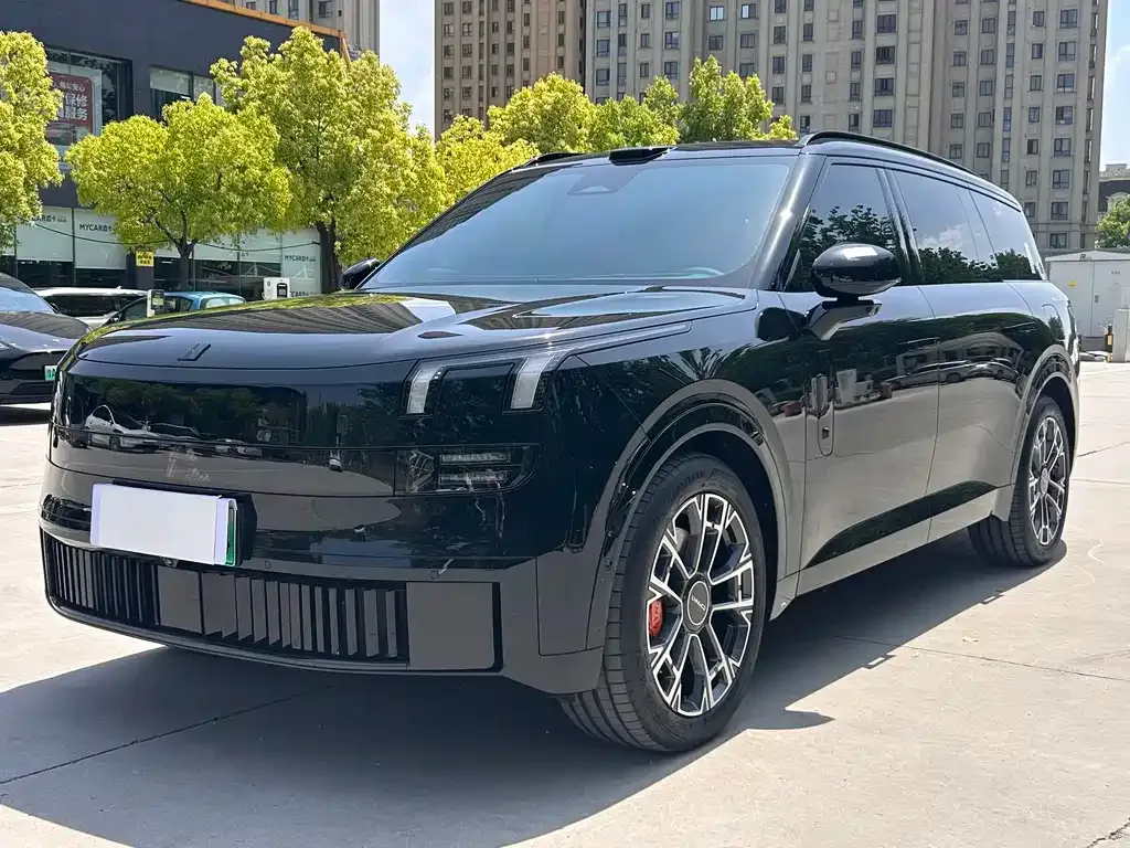 Lynk & Co 900