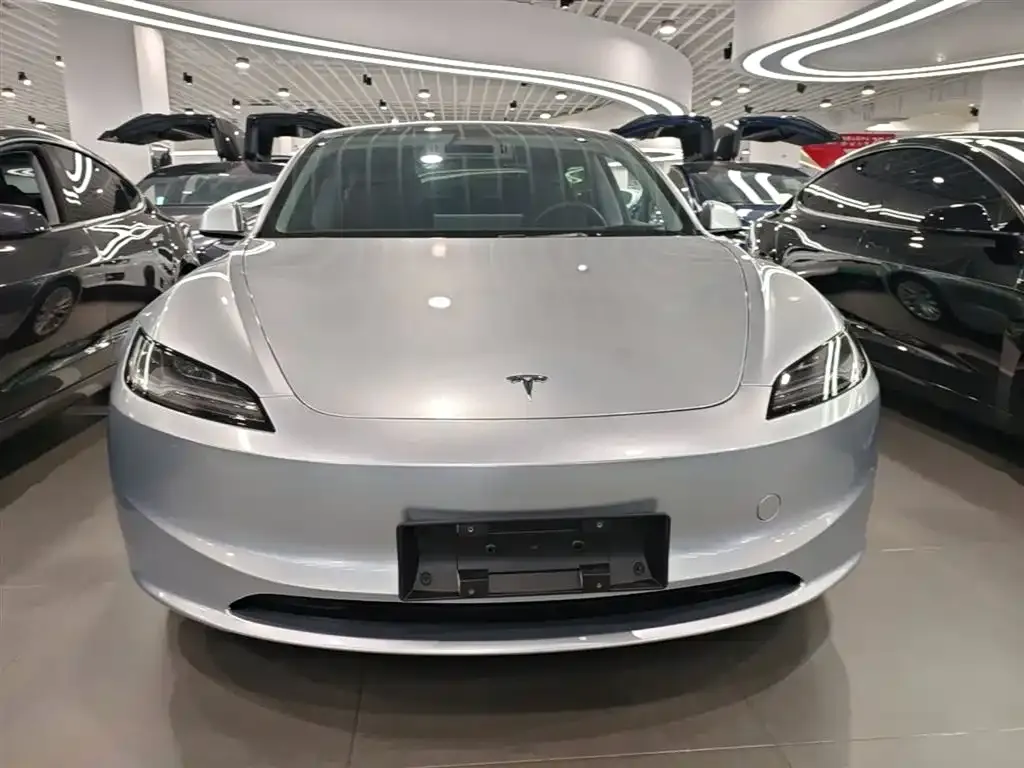 Tesla Model 3 — фото 8