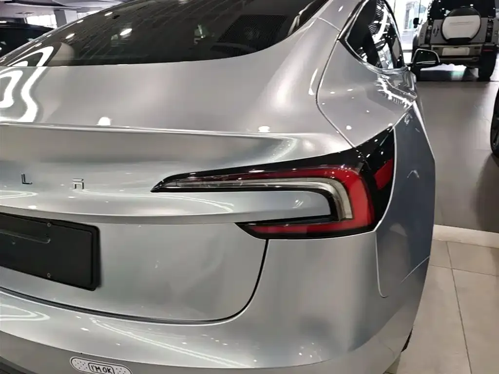 Tesla Model 3 — фото 2