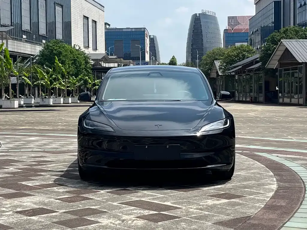 Tesla Model 3 — фото 4