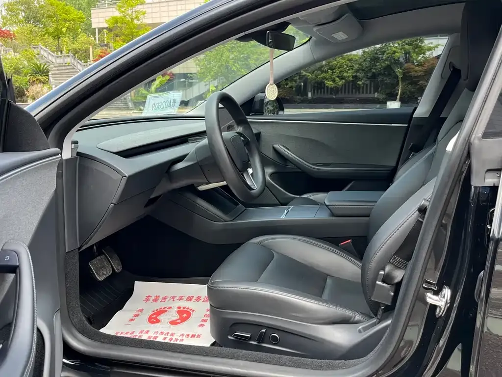 Tesla Model 3 — фото 3