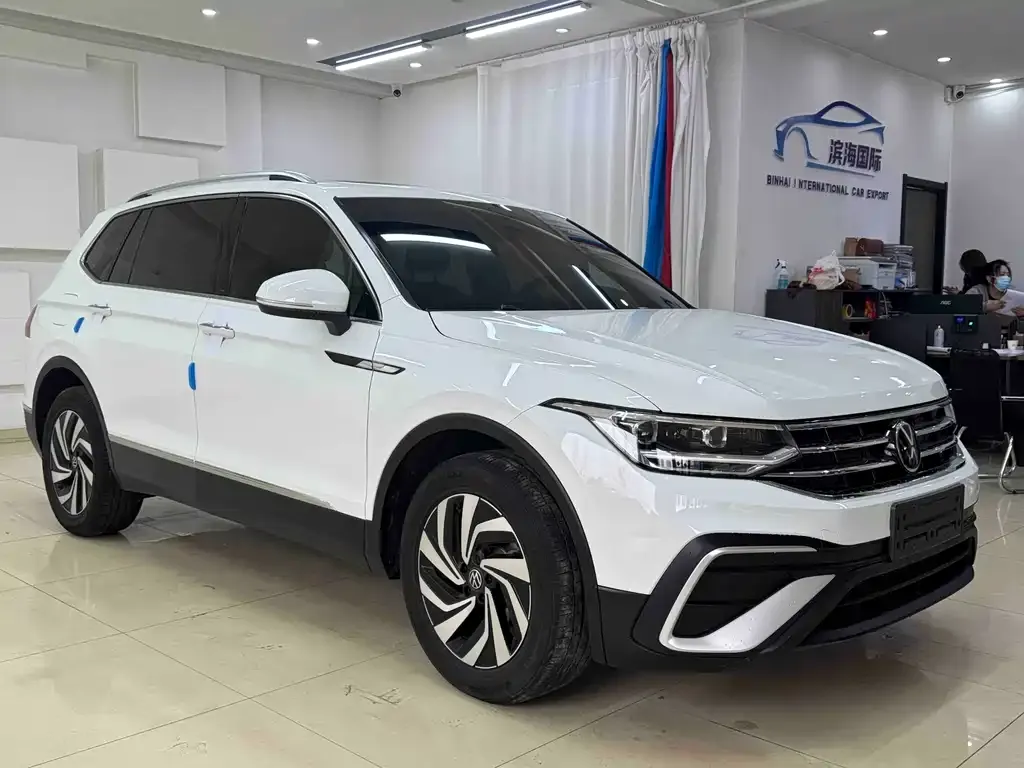 Volkswagen Tiguan L 2022 из CN, фото 3